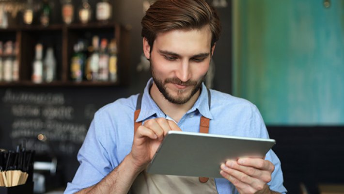 restaurantusingdigitaltablet600x40 restaurantusingdigitaltablet600x40